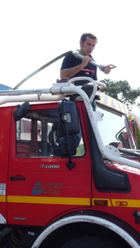 Pompier en position dans un CCFF Unimog. Agrandir dans une nouvelle fenêtre (ou onglet)